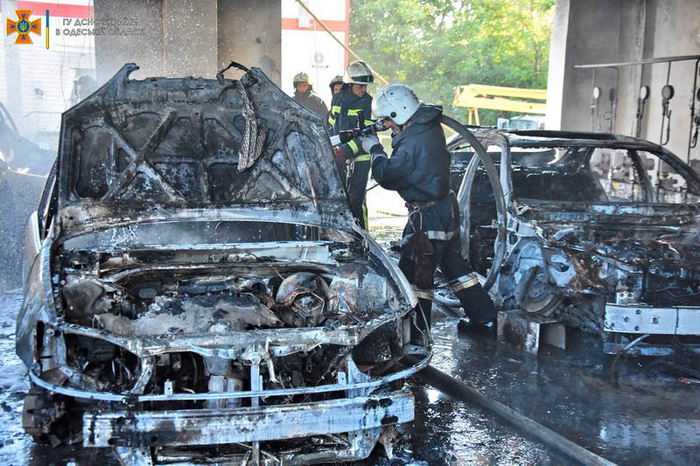 Машины после пожара, машины сгорели