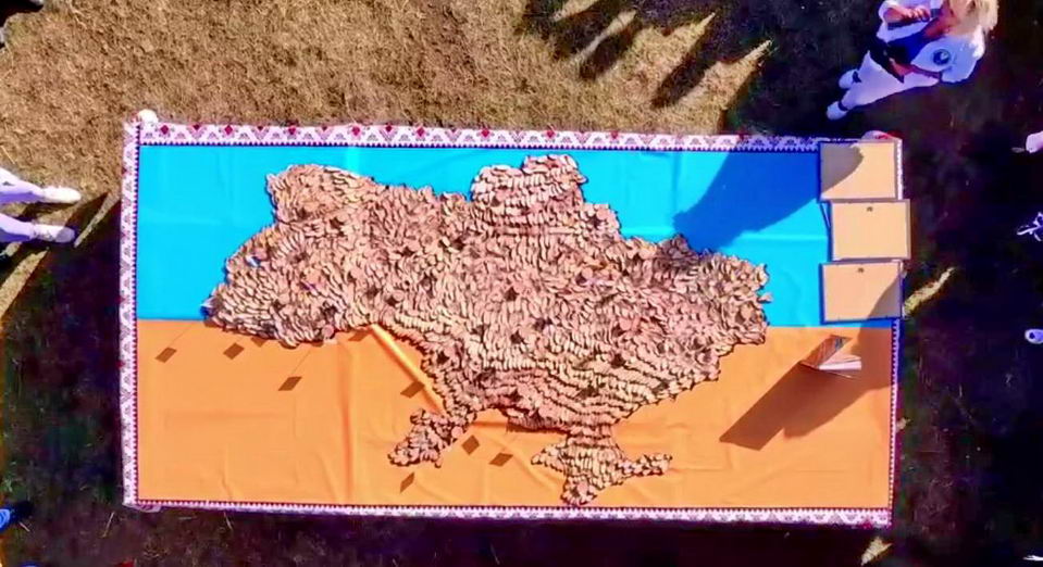 Самая большая карта Украины из колбасы