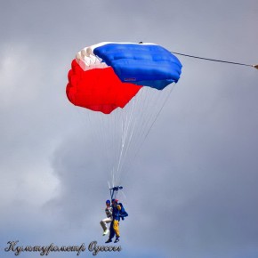 Парашютисты на Одесском фестивале малой авиации 2012