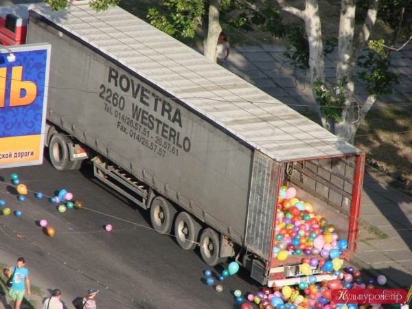 Воздушные шары на улицах Одессы (3)