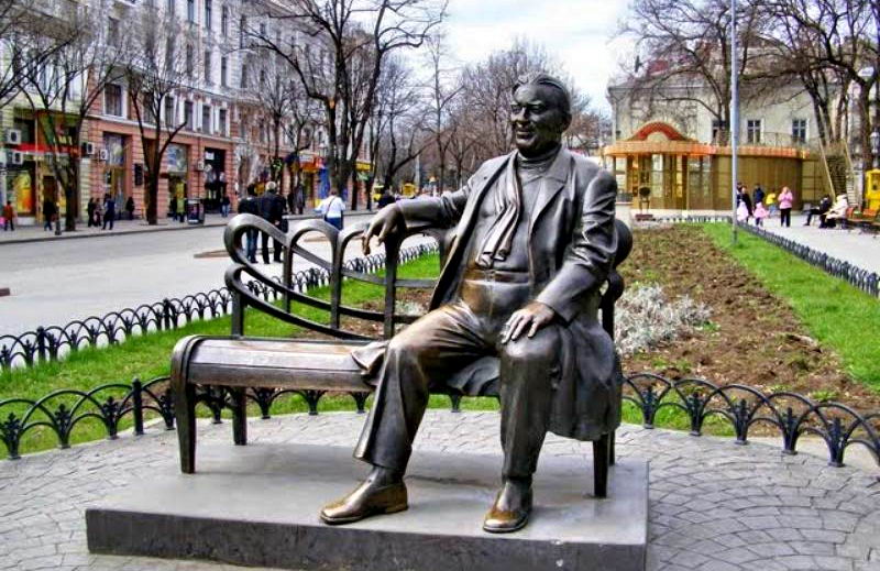 Памятник Утесову в Одессе