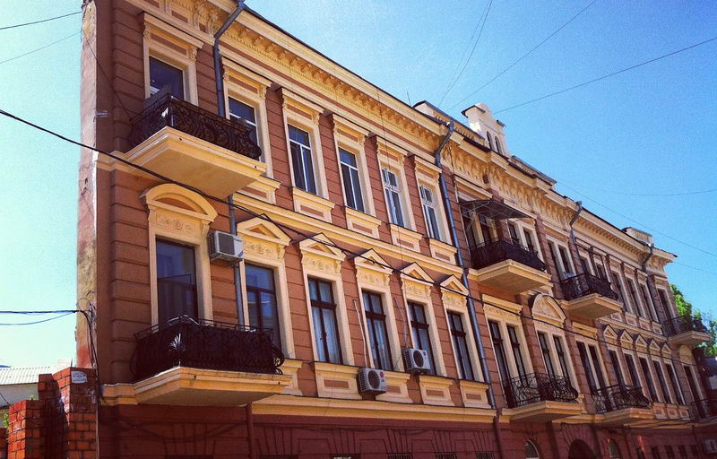 Дом с одной стеной, Воронцовский переулок
