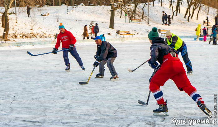 Хоккейный матч в Одессе в парке Побуды